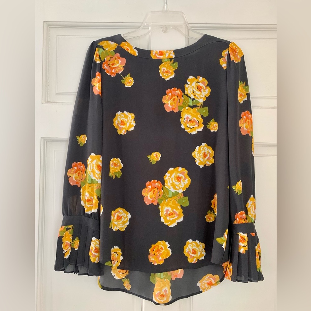 GUC Loft Pleated Cuff Peony Top Size: M